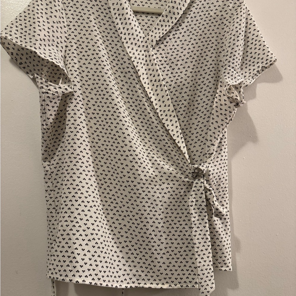 Stylish Wrap Top with Heart Pattern